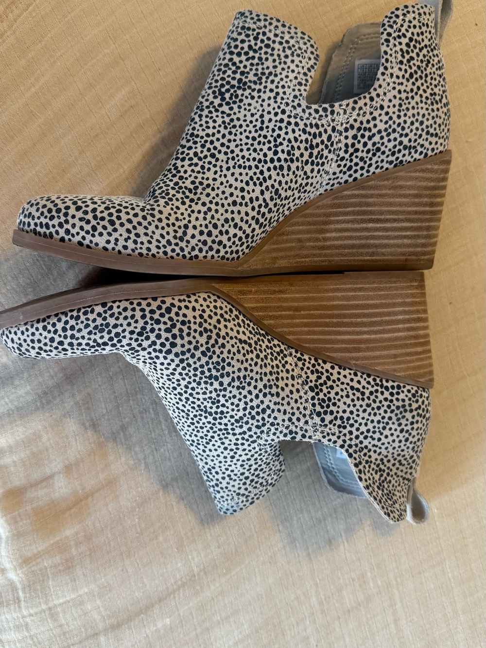 Toms Cheetah Printed suede Ankle wedge bootie